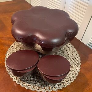 New Tupperware chip & dip Burgundy Flower-Shaped Bowl Set